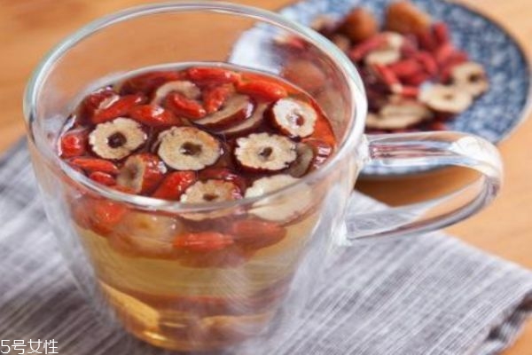 紅棗泡水喝會(huì)發(fā)胖嗎 紅棗泡水的誤區(qū) 紅棗泡水喝會(huì)發(fā)胖嗎 紅棗泡水的誤區(qū)