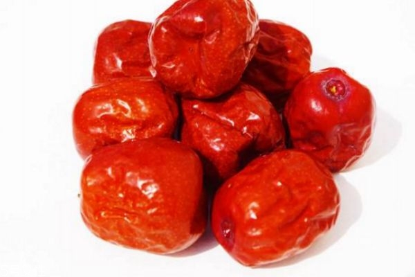 紅棗水一天喝多少合適 單用紅棗泡水喝的好處 紅棗水一天喝多少合適 單用紅棗泡水喝的好處