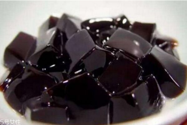 燒仙草是什么草做的 什么人不適合吃仙草 燒仙草是什么草做的 什么人不適合吃仙草