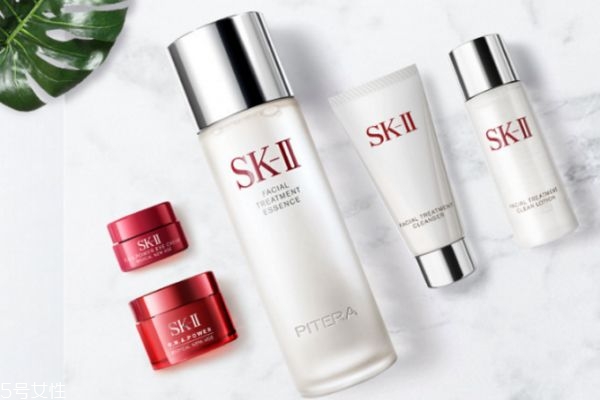 五十歲的女人適合什么護膚品 適合五十歲用的護膚品 五十歲的女人適合什么護膚品 適合五十歲用的護膚品