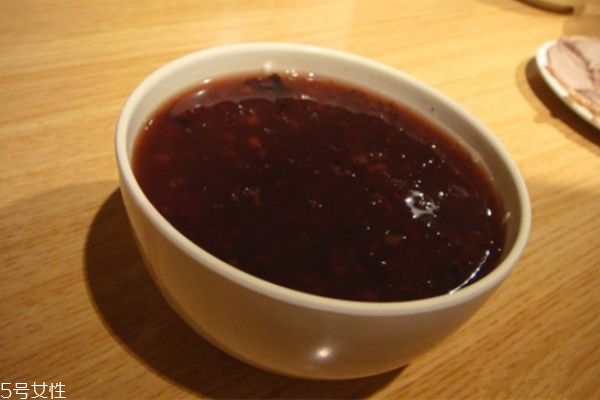 黑米的吃法及營養(yǎng)價(jià)值 黑米粥好吃又營養(yǎng)的做法