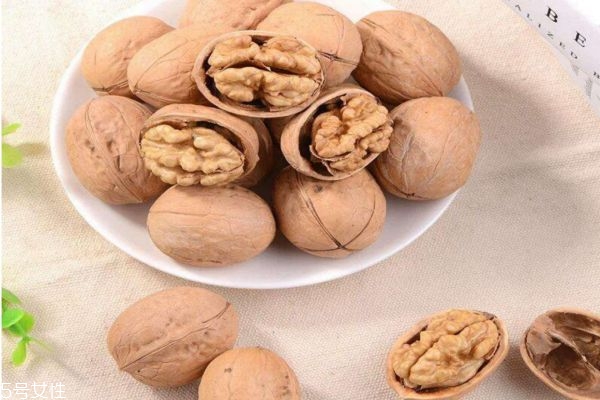 什么核桃營(yíng)養(yǎng)價(jià)值高 買(mǎi)什么核桃好 什么核桃營(yíng)養(yǎng)價(jià)值高 買(mǎi)什么核桃好