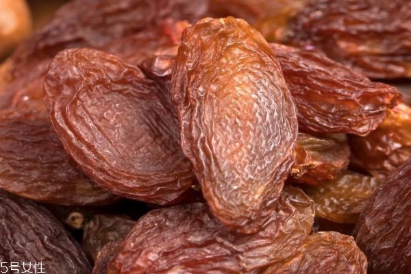 新疆葡萄干怎么洗好吃 吃葡萄干的最佳時(shí)間 新疆葡萄干怎么洗好吃 吃葡萄干的最佳時(shí)間