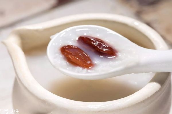 葡萄干怎樣吃最好 吃葡萄干的八大好處 葡萄干怎樣吃最好 吃葡萄干的八大好處