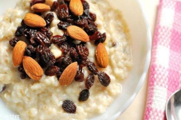 葡萄干怎樣吃最好 吃葡萄干的八大好處 葡萄干怎樣吃最好 吃葡萄干的八大好處