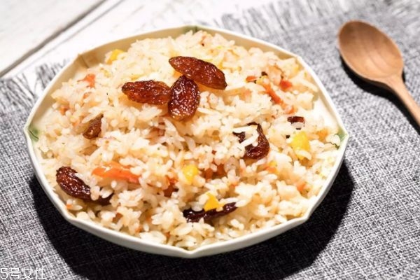 新疆葡萄干怎么洗好吃 吃葡萄干的最佳時(shí)間 新疆葡萄干怎么洗好吃 吃葡萄干的最佳時(shí)間