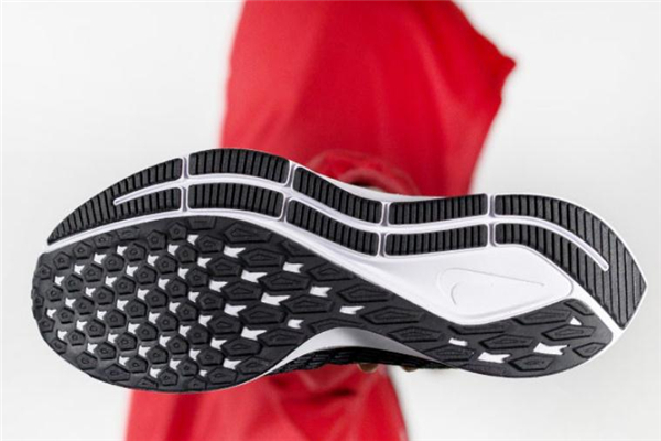 耐克飛馬35測評 pegasus 35實(shí)戰(zhàn)效果 耐克飛馬35測評 pegasus 35實(shí)戰(zhàn)效果
