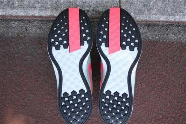 耐克飛馬35測評 pegasus 35實(shí)戰(zhàn)效果 耐克飛馬35測評 pegasus 35實(shí)戰(zhàn)效果