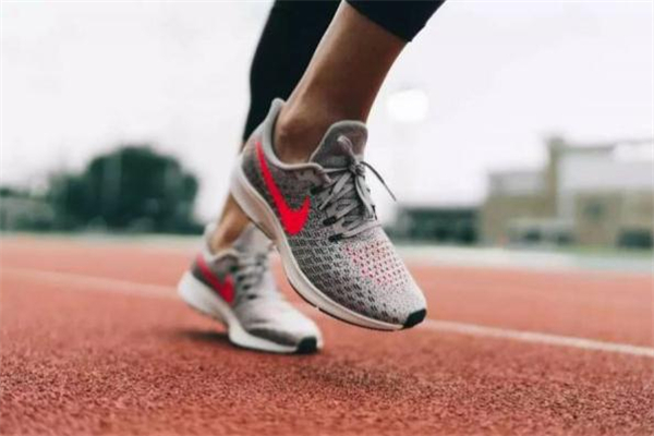耐克飛馬35測評 pegasus 35實(shí)戰(zhàn)效果 耐克飛馬35測評 pegasus 35實(shí)戰(zhàn)效果