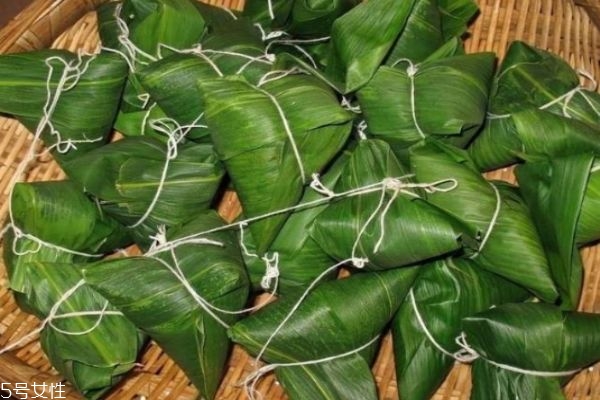 蒸粽子需要多長(zhǎng)時(shí)間 粽子是蒸還是煮