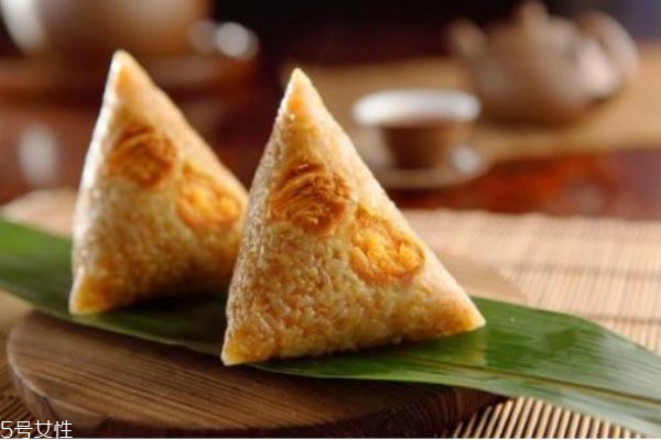 蒸粽子需要多長(zhǎng)時(shí)間 粽子是蒸還是煮