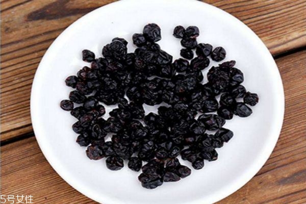 藍莓果干吃了會長胖嗎 藍莓果干的熱量