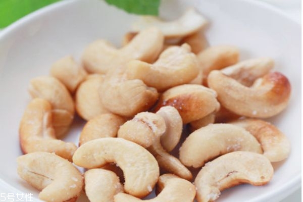 鹽焗腰果什么人不能吃 腰果的食用禁忌 鹽焗腰果什么人不能吃 腰果的食用禁忌