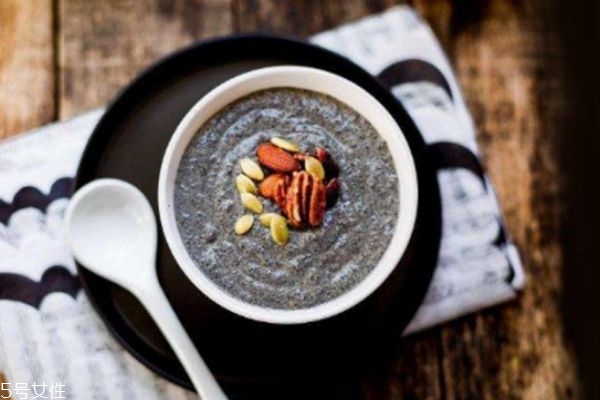 每天喝黑芝麻糊有什么好處 黑芝麻糊的營養(yǎng)價(jià)值