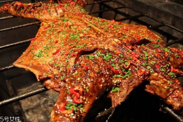 烤全羊價格多少錢 一只烤全羊大概多少錢 烤全羊價格多少錢 一只烤全羊大概多少錢