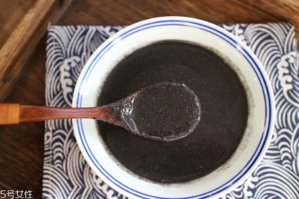 哪些人不宜吃黑芝麻糊 黑芝麻禁忌 哪些人不宜吃黑芝麻糊 黑芝麻禁忌