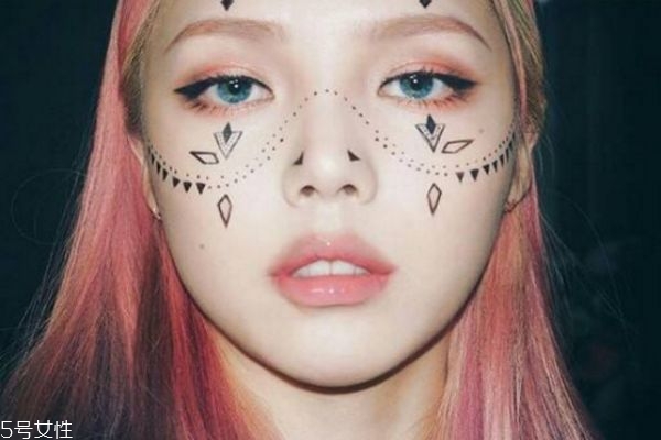 美瞳能戴多長(zhǎng)時(shí)間 美瞳佩戴時(shí)間