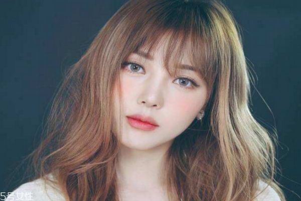 美瞳能戴多長(zhǎng)時(shí)間 美瞳佩戴時(shí)間