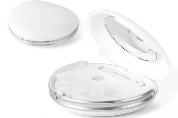 美瞳進眼睛里怎么辦 美瞳跑進眼睛里面這樣做