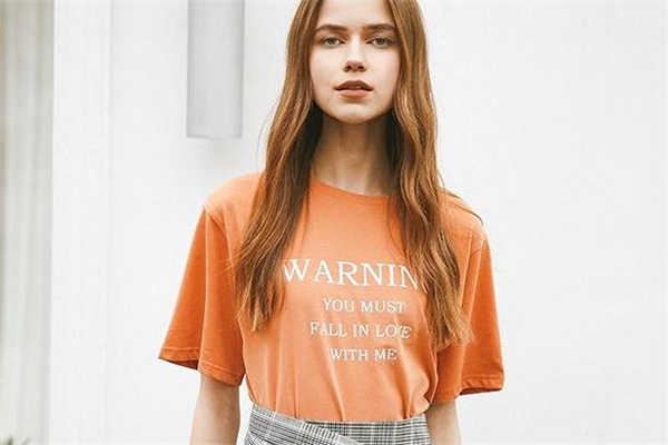 2019流行什么顏色t恤 衣櫥大換新 2019流行什么顏色t恤 衣櫥大換新