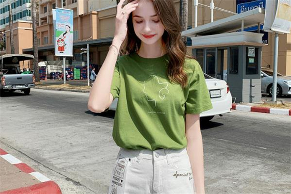 2019流行什么顏色t恤 衣櫥大換新 2019流行什么顏色t恤 衣櫥大換新