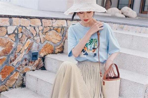 2019流行什么顏色t恤 衣櫥大換新 2019流行什么顏色t恤 衣櫥大換新