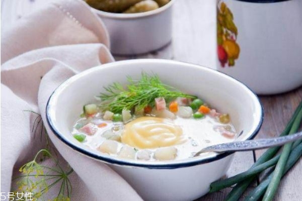 湯泡飯和飯后喝湯有什么不一樣 湯泡飯和飯后喝湯的區(qū)別 湯泡飯和飯后喝湯有什么不一樣 湯泡飯和飯后喝湯的區(qū)別