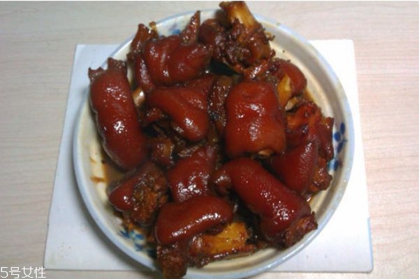 吃豬蹄到底美容還是長(zhǎng)胖 吃豬蹄的好處和壞處