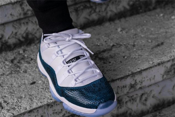aj11 low藍(lán)蛇開箱測(cè)評(píng) aj11 low藍(lán)蛇實(shí)物上腳 aj11 low藍(lán)蛇開箱測(cè)評(píng) aj11 low藍(lán)蛇實(shí)物上腳