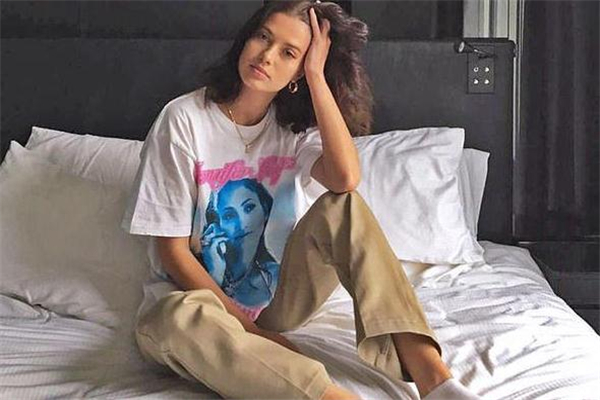 印花t恤怎么搭配 今夏流行風潮