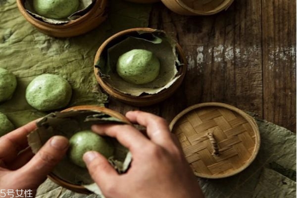 如何評(píng)判好吃的青團(tuán) 哪個(gè)牌子的青團(tuán)最好吃 如何評(píng)判好吃的青團(tuán) 哪個(gè)牌子的青團(tuán)最好吃