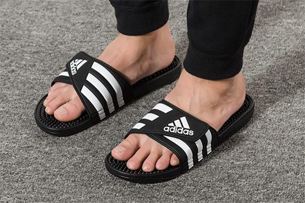 阿迪達(dá)斯拖鞋能沾水嗎 當(dāng)心會(huì)發(fā)臭 阿迪達(dá)斯拖鞋能沾水嗎 當(dāng)心會(huì)發(fā)臭