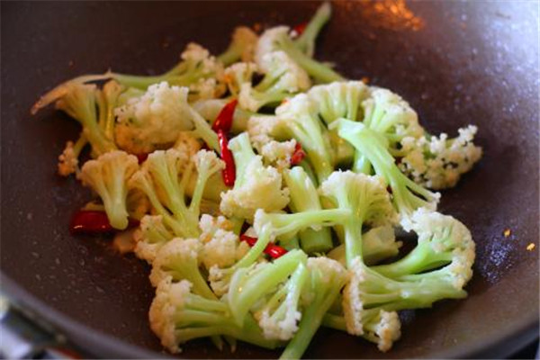 花菜可以和香菇一起吃嗎 花菜的功效 花菜可以和香菇一起吃嗎 花菜的功效