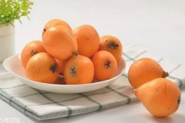 枇杷變黑了還能吃嗎 為什么剝枇杷手會黑 枇杷變黑了還能吃嗎 為什么剝枇杷手會黑