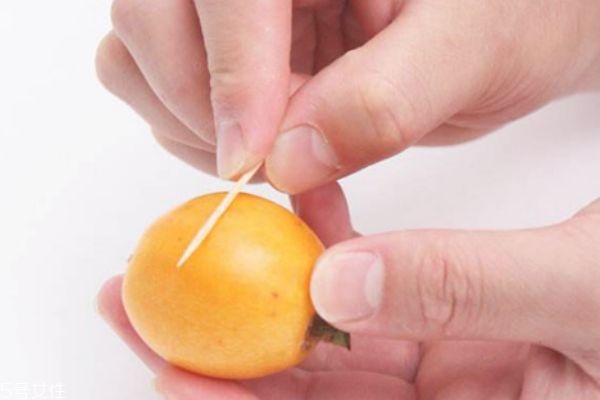 枇杷變黑了還能吃嗎 為什么剝枇杷手會黑 枇杷變黑了還能吃嗎 為什么剝枇杷手會黑