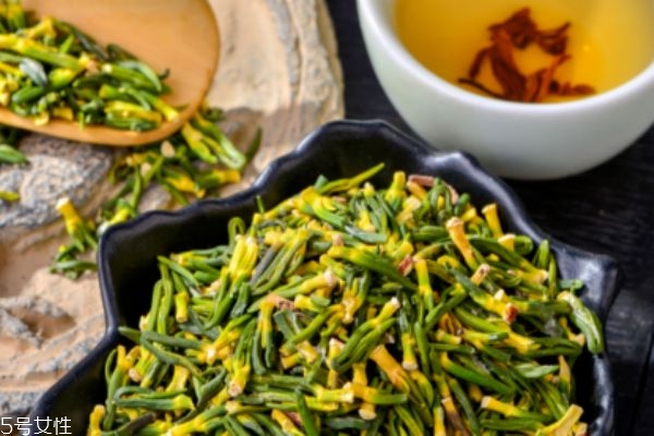 蓮子心泡水能減肥嗎 有一定的作用 蓮子心泡水能減肥嗎 有一定的作用