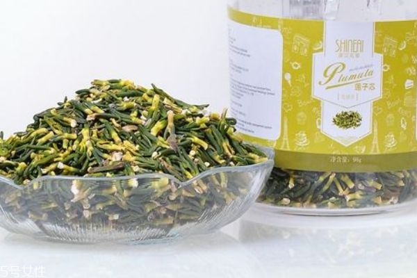 蓮子心泡水能長(zhǎng)期喝嗎 喝蓮子心泡水的注意事項(xiàng)