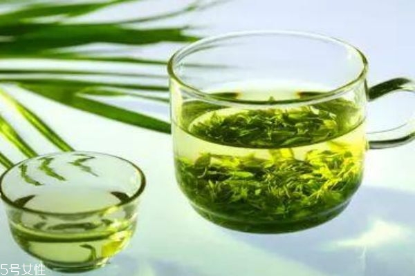 蓮子心泡水能長(zhǎng)期喝嗎 喝蓮子心泡水的注意事項(xiàng)