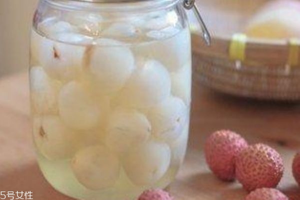 荔枝可以泡酒嗎 荔枝泡酒怎么做 荔枝可以泡酒嗎 荔枝泡酒怎么做