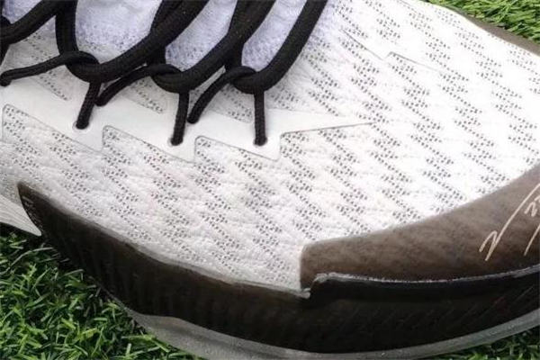 匹克閃電2019測(cè)評(píng) 路威版閃電2019開箱報(bào)告