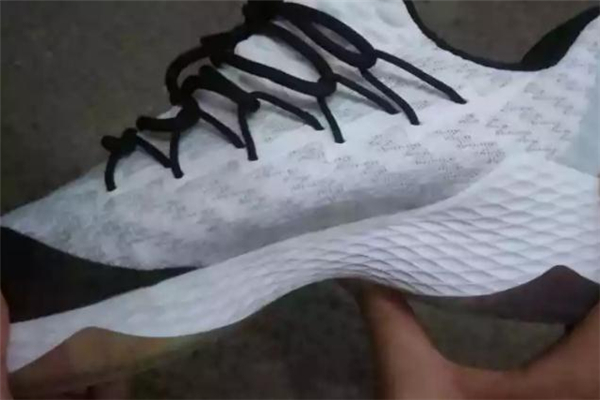 匹克閃電2019測(cè)評(píng) 路威版閃電2019開箱報(bào)告