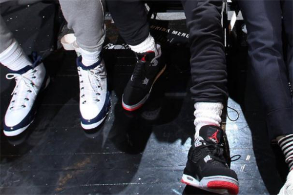 aj4黑紅復(fù)刻2019開箱測(cè)評(píng) aj4黑紅復(fù)刻做工