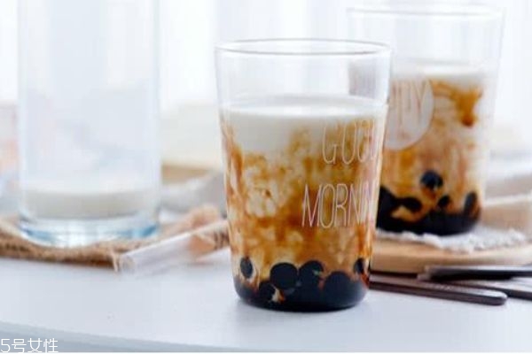 奶霜與奶蓋是同一種嗎 奶霜和奶蓋的區(qū)別 奶霜與奶蓋是同一種嗎 奶霜和奶蓋的區(qū)別