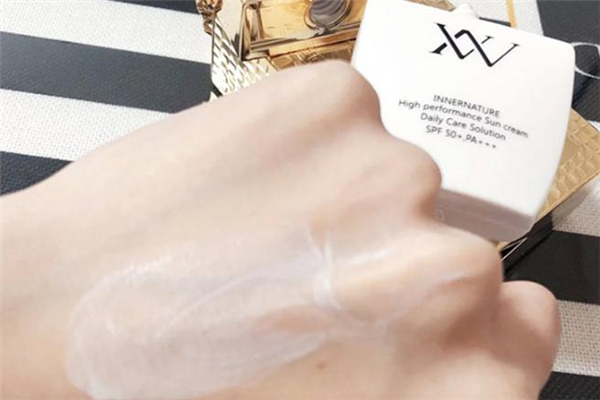 vn鉑金包防曬霜多少錢 韓國(guó)vn防曬霜價(jià)格
