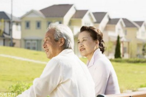 最適合老年人吃的鈣片 老年人補(bǔ)鈣保健品