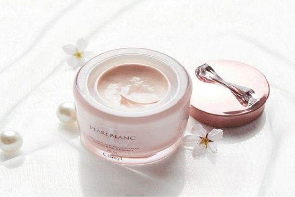 素顏霜到底是什么 素顏霜和素顏乳一樣嗎 素顏霜到底是什么 素顏霜和素顏乳一樣嗎