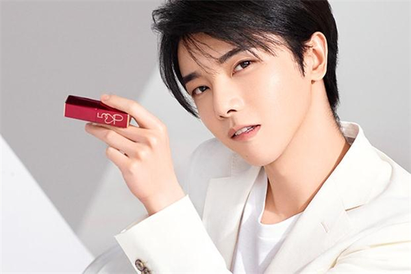 2019雅詩(shī)蘭黛520限定口紅禮盒多少錢(qián) 限量紅管口紅