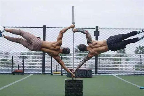 人體旗幟要練多久 基本功很重要 人體旗幟要練多久 基本功很重要