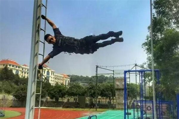 人體旗幟要練多久 基本功很重要 人體旗幟要練多久 基本功很重要