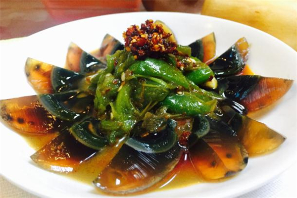 喉嚨痛能吃皮蛋嗎 不宜過多食用 喉嚨痛能吃皮蛋嗎 不宜過多食用